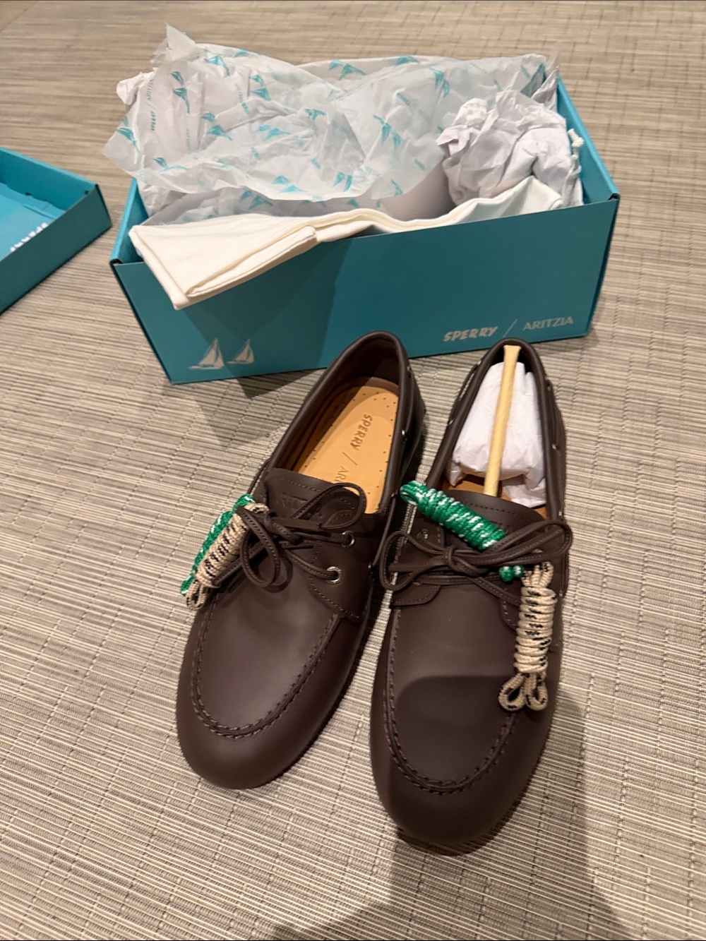 Sperry x Aritzia Slim Boat Shoe - Smooth Leather, Mocha Brown Size 8